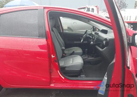 2015 Toyota Prius C Four z USA, uszkodzony, nr VIN JTDKDTB32F1096349